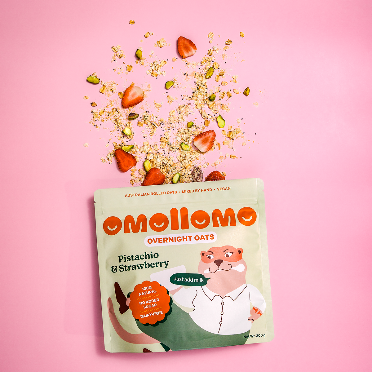 Pistachios and strawberries - Omollomo overnight oats ingredients